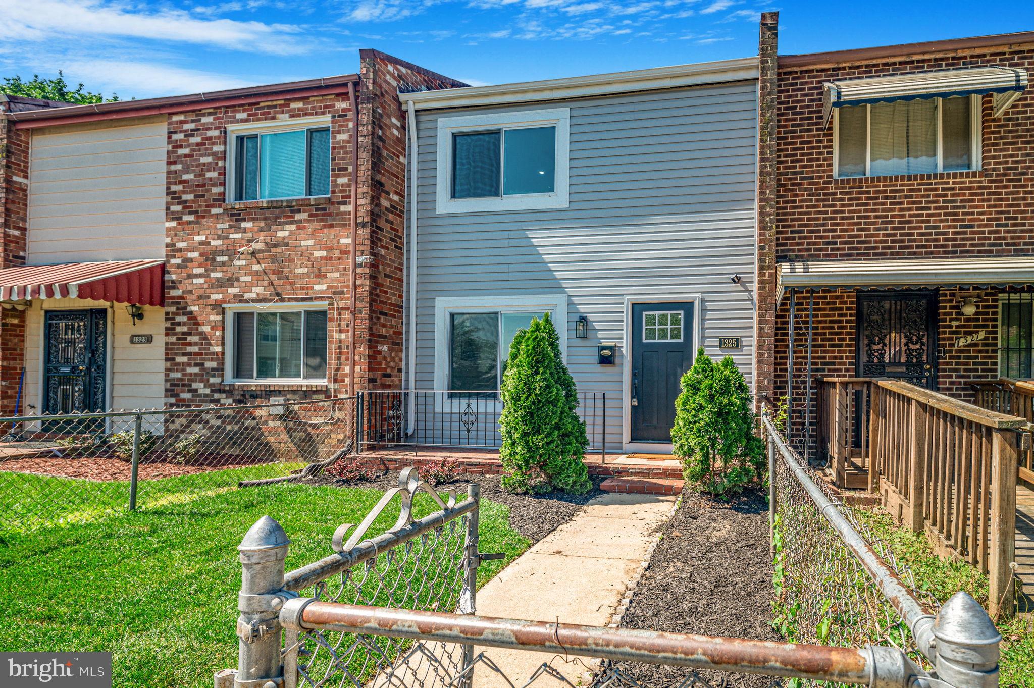 1325 BARNABY TERRACE SE