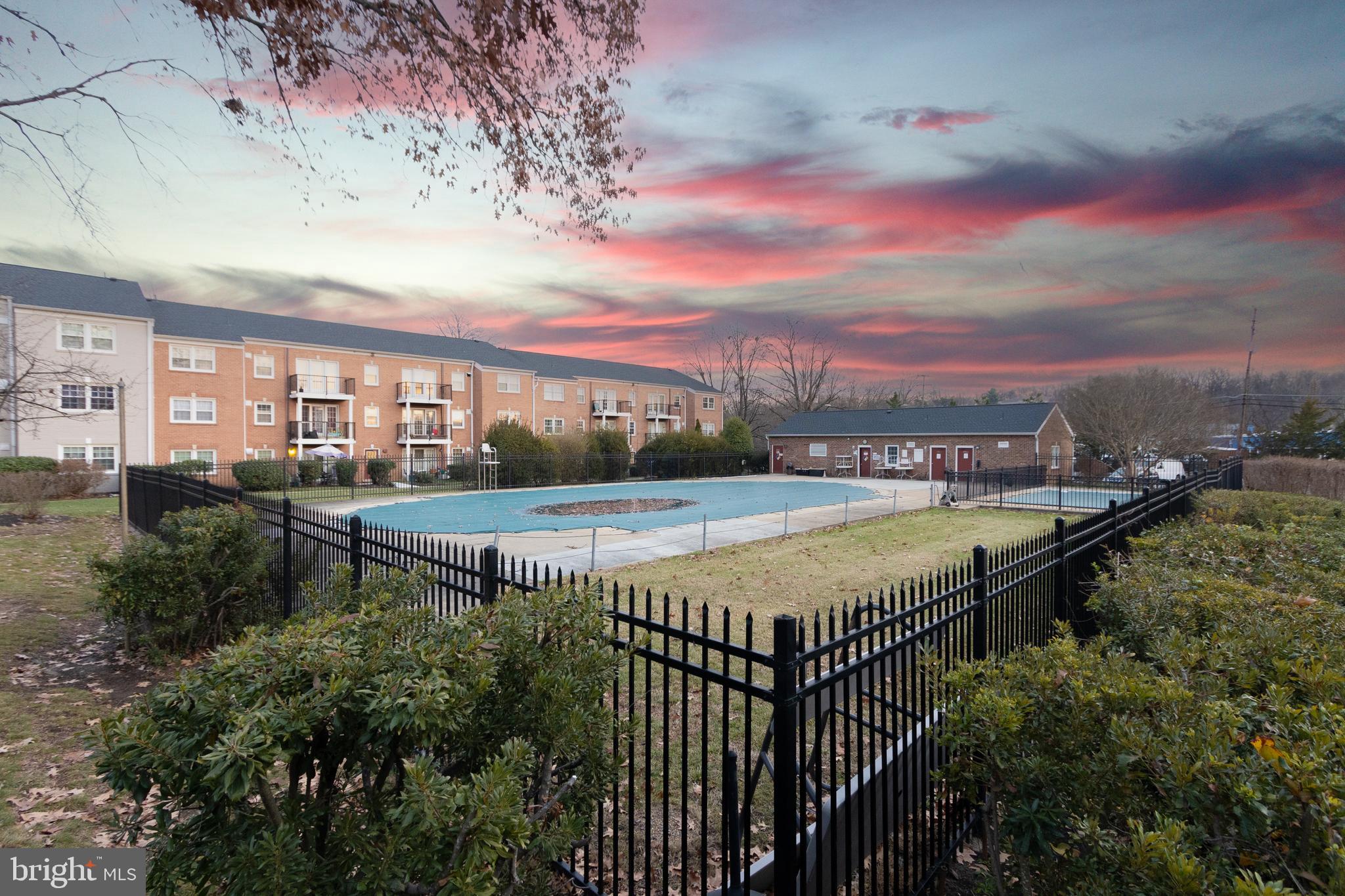 FOXCROFT COLONY CONDOS - Residential