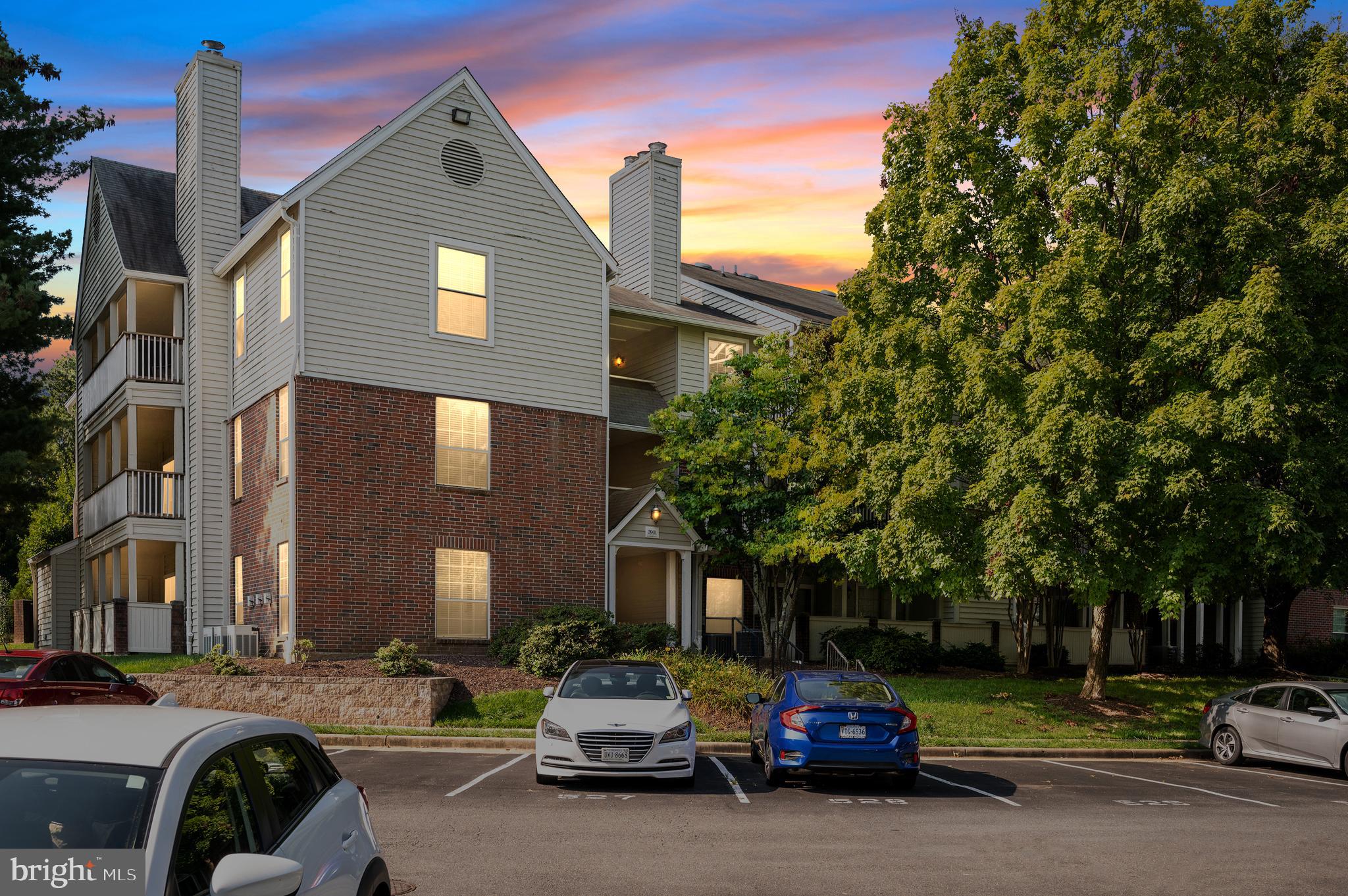 PENDERBROOK SQUARE CONDOMINIUMS - Residential