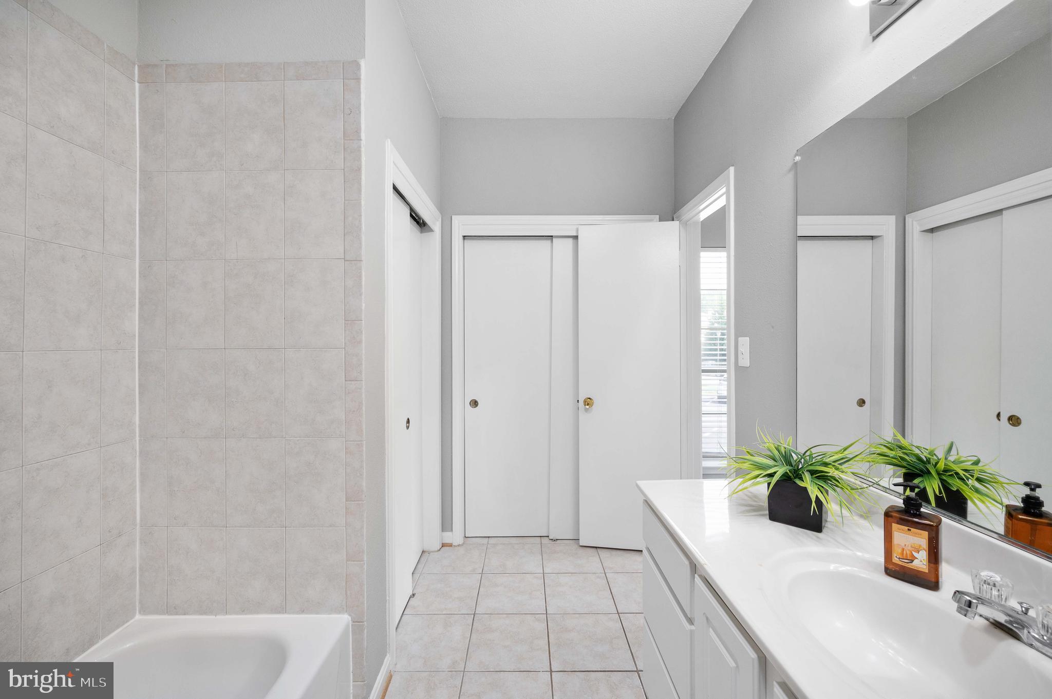 PENDERBROOK SQUARE CONDOMINIUMS - Residential