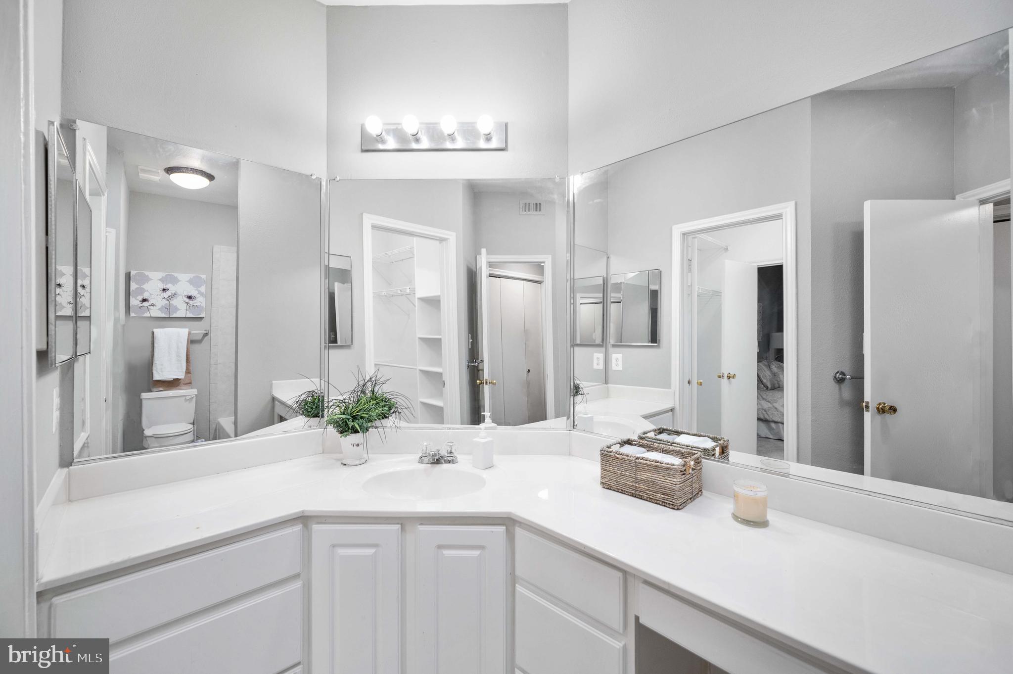 PENDERBROOK SQUARE CONDOMINIUMS - Residential