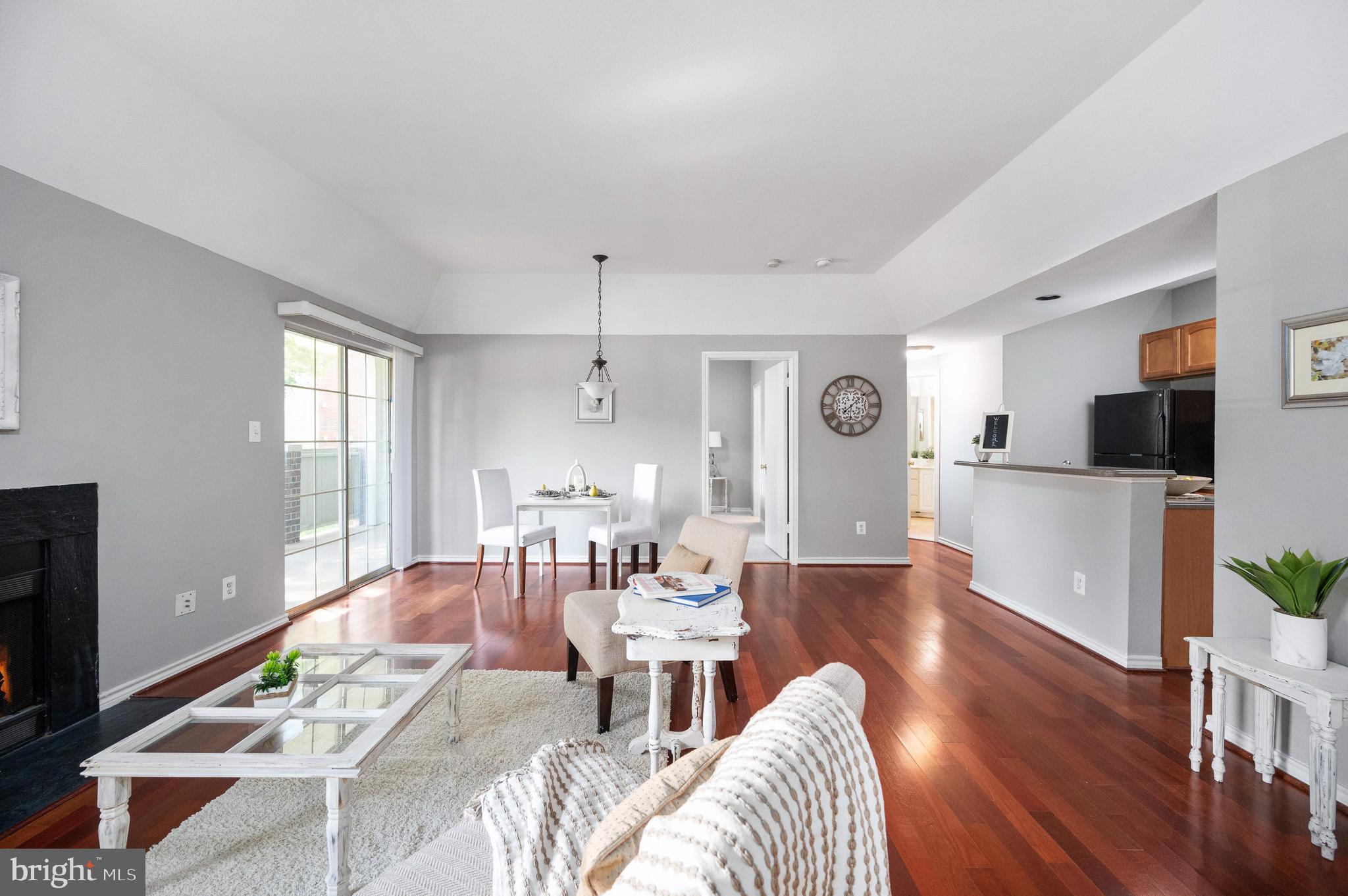 PENDERBROOK SQUARE CONDOMINIUMS - Residential