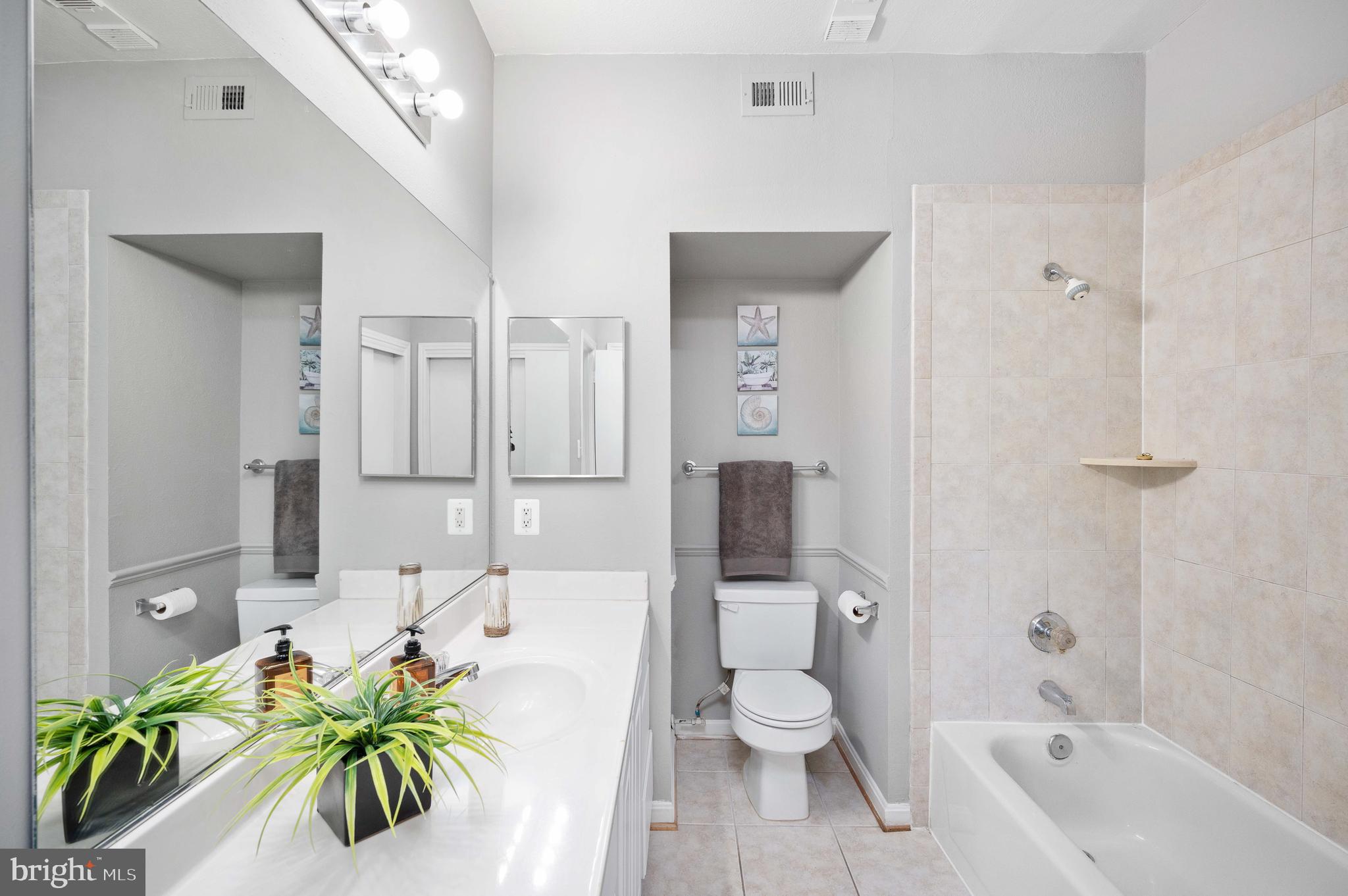 PENDERBROOK SQUARE CONDOMINIUMS - Residential