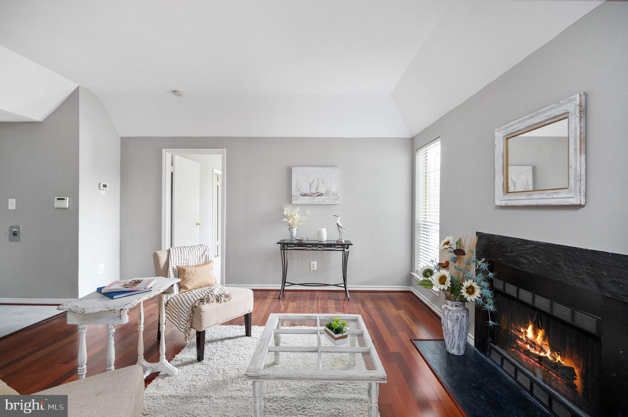 PENDERBROOK SQUARE CONDOMINIUMS - Residential