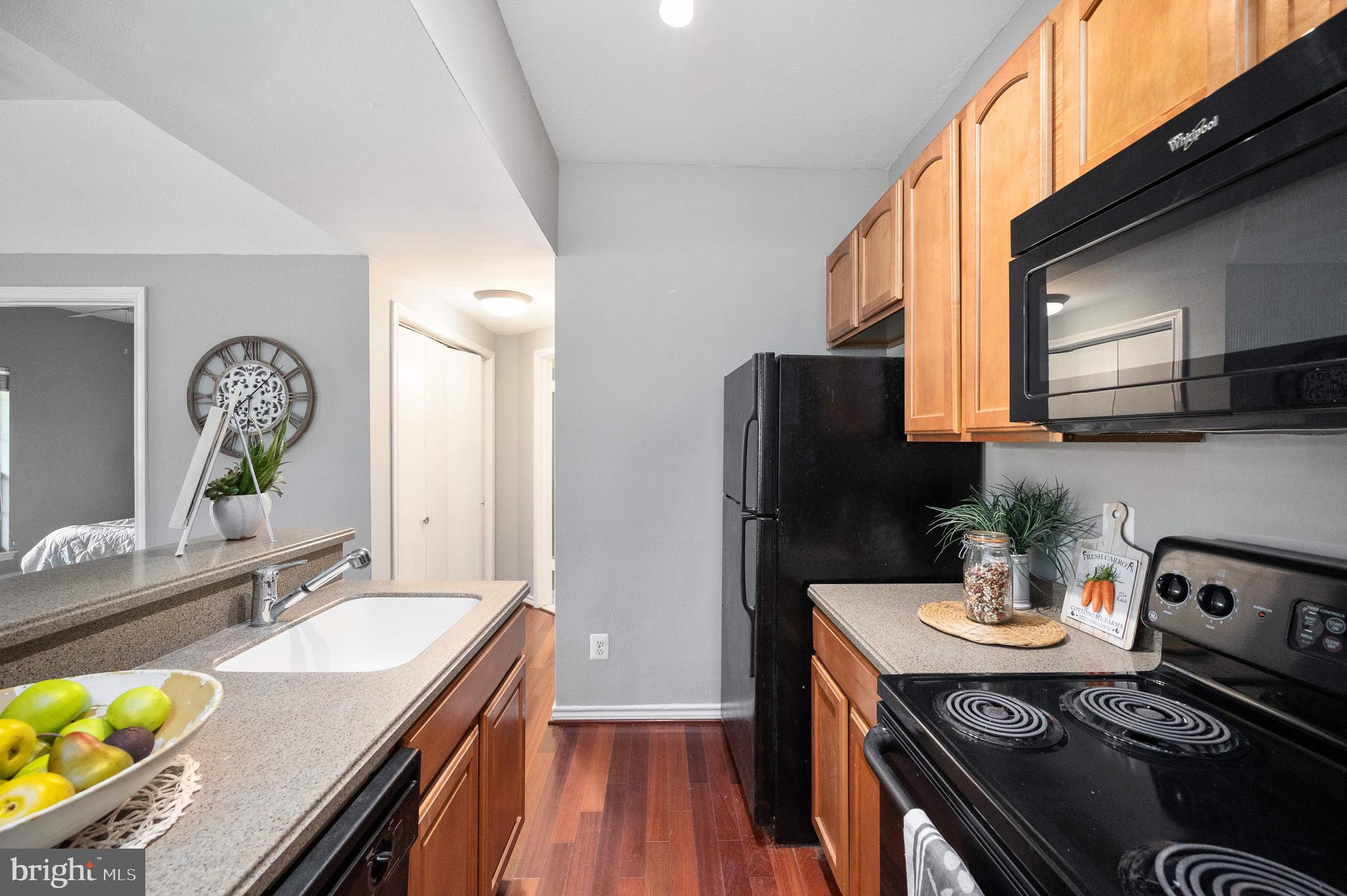 PENDERBROOK SQUARE CONDOMINIUMS - Residential