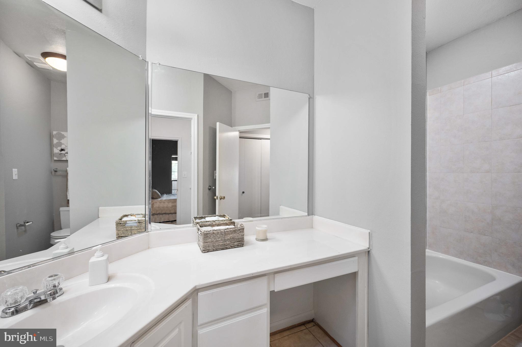 PENDERBROOK SQUARE CONDOMINIUMS - Residential