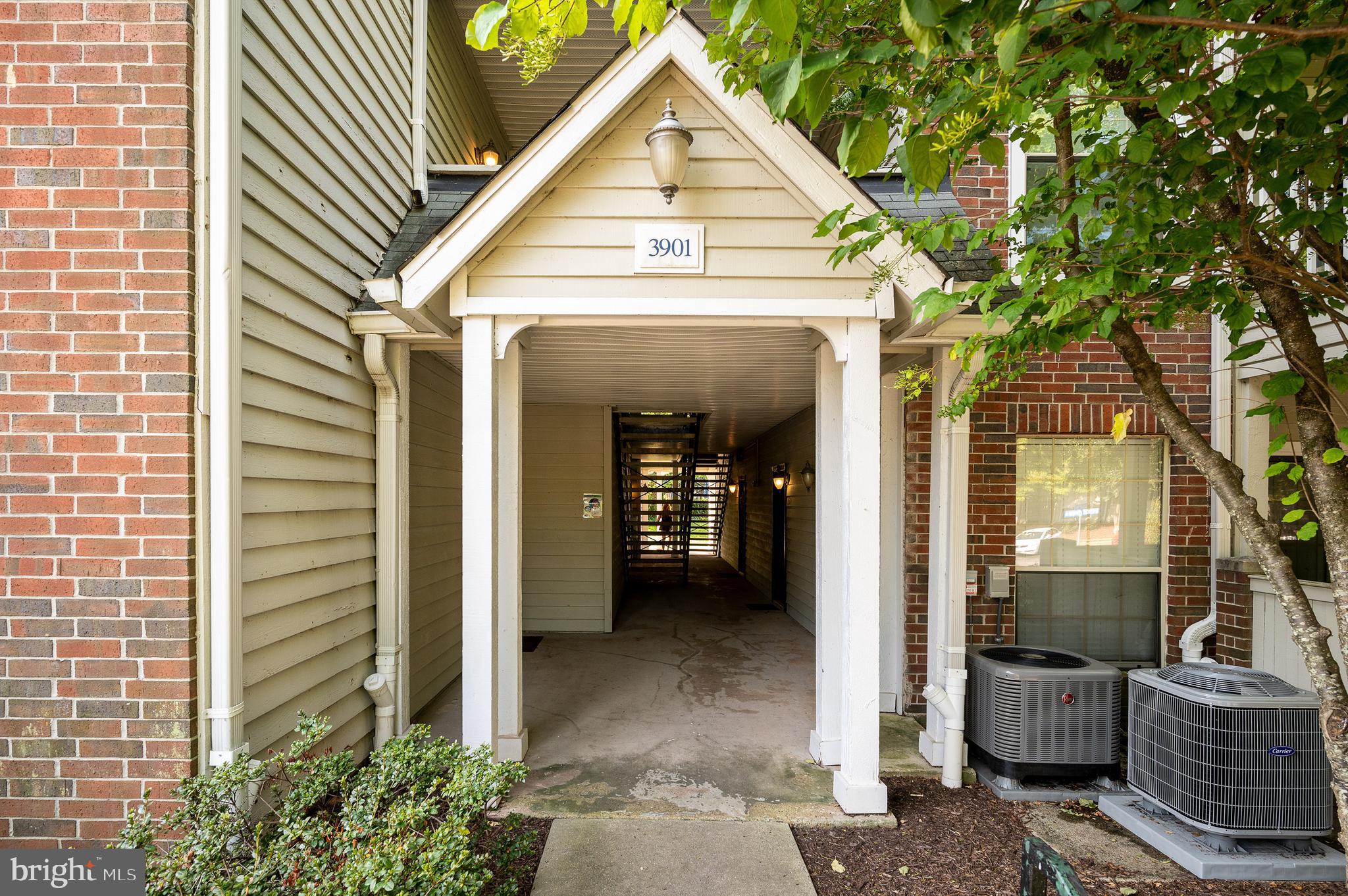 PENDERBROOK SQUARE CONDOMINIUMS - Residential