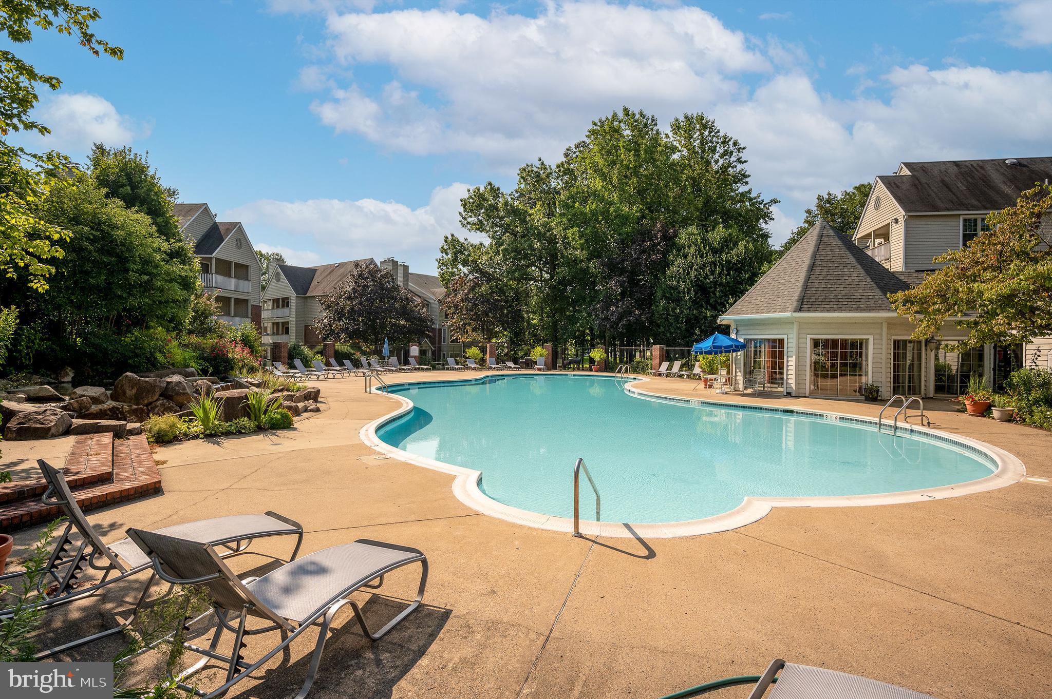 PENDERBROOK SQUARE CONDOMINIUMS - Residential