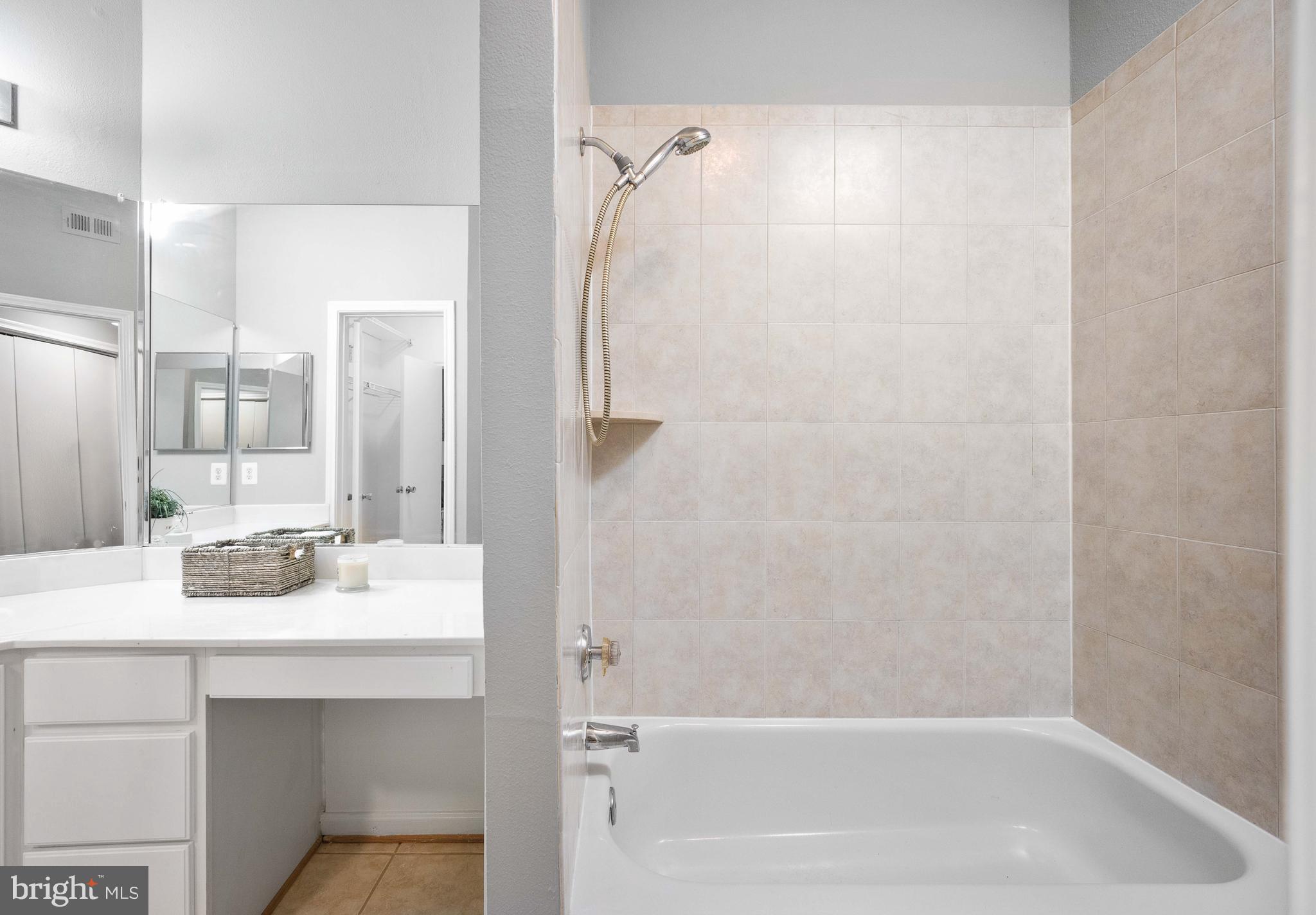 PENDERBROOK SQUARE CONDOMINIUMS - Residential