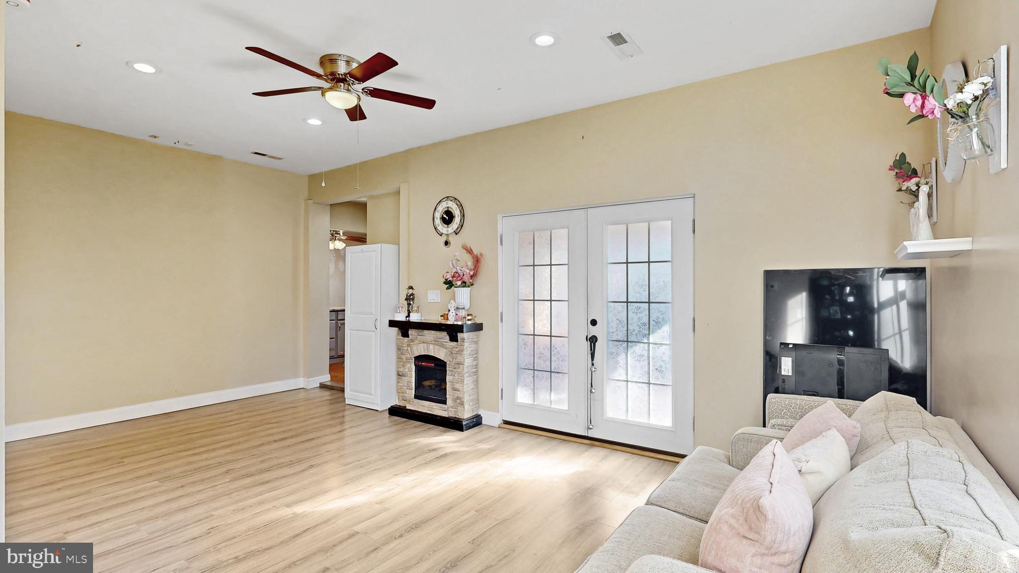 CASTLE HILLS - Residential