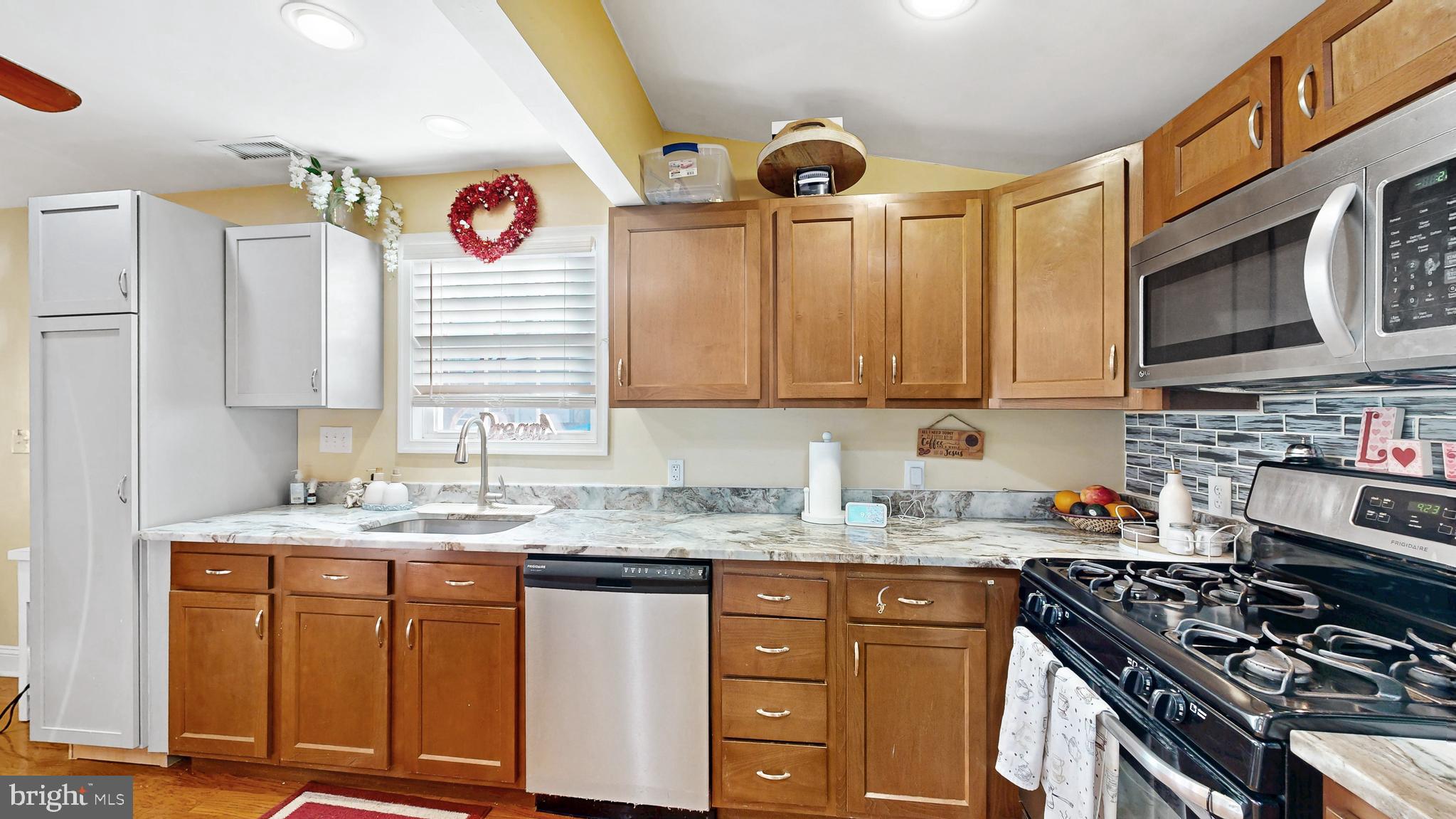 CASTLE HILLS - Residential