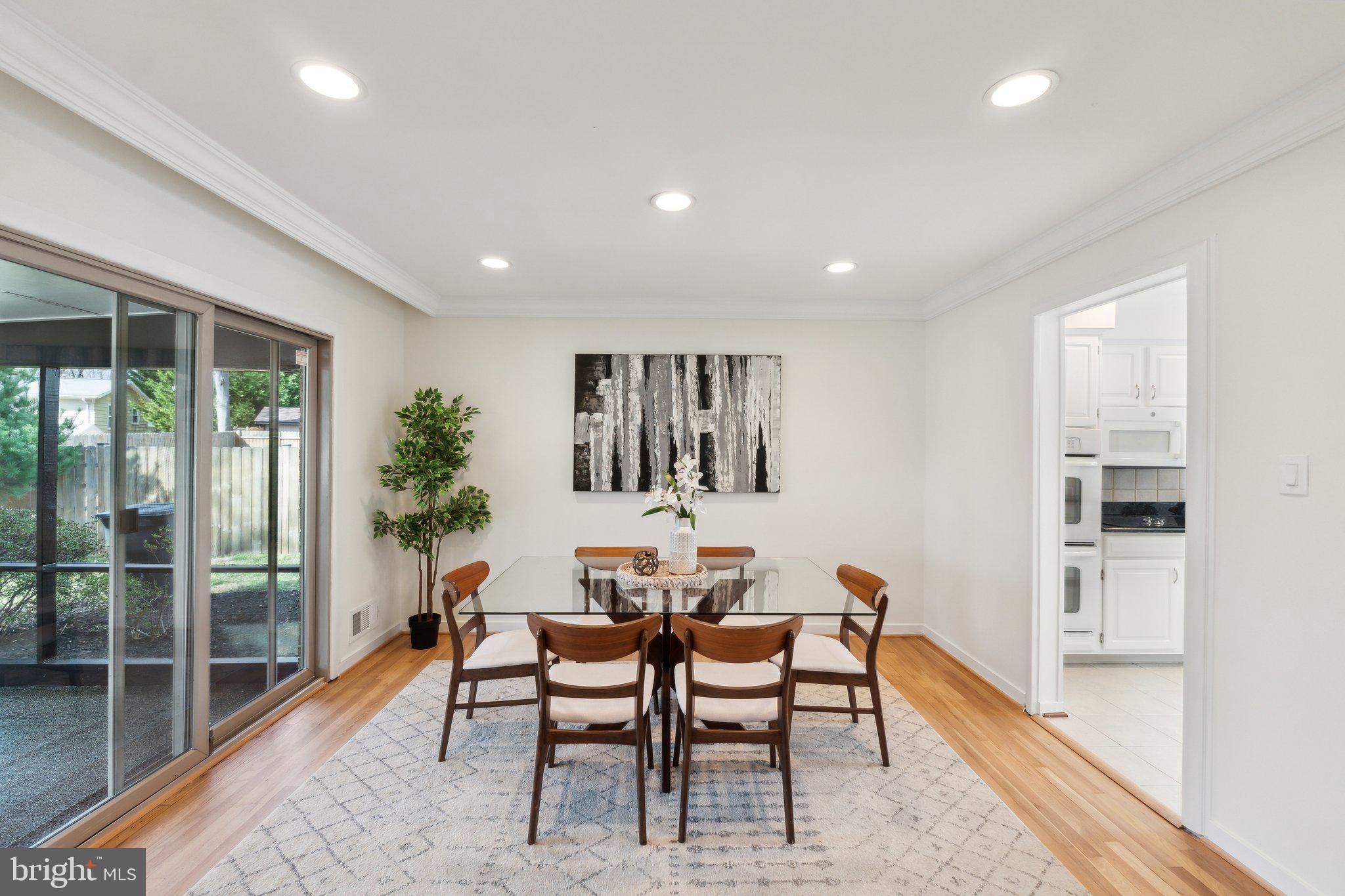 MANOR WOODS - Residential