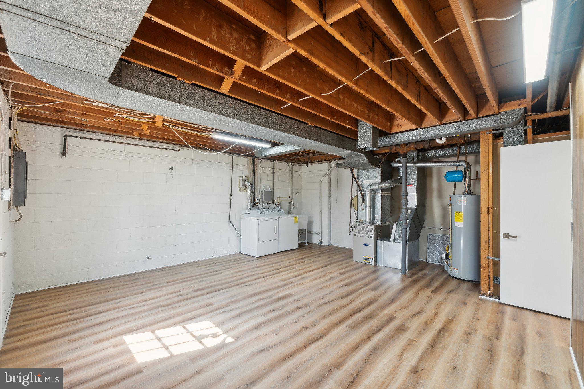 MANOR WOODS - Residential