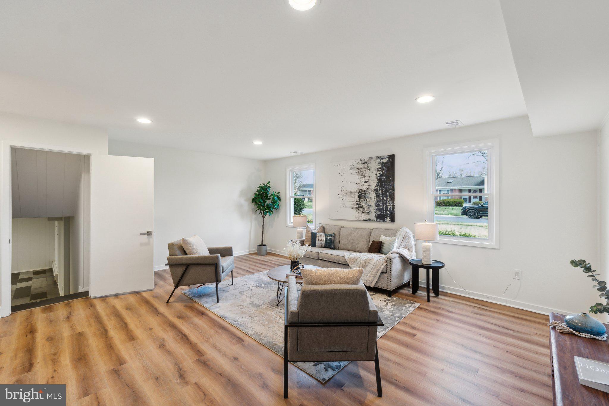 MANOR WOODS - Residential