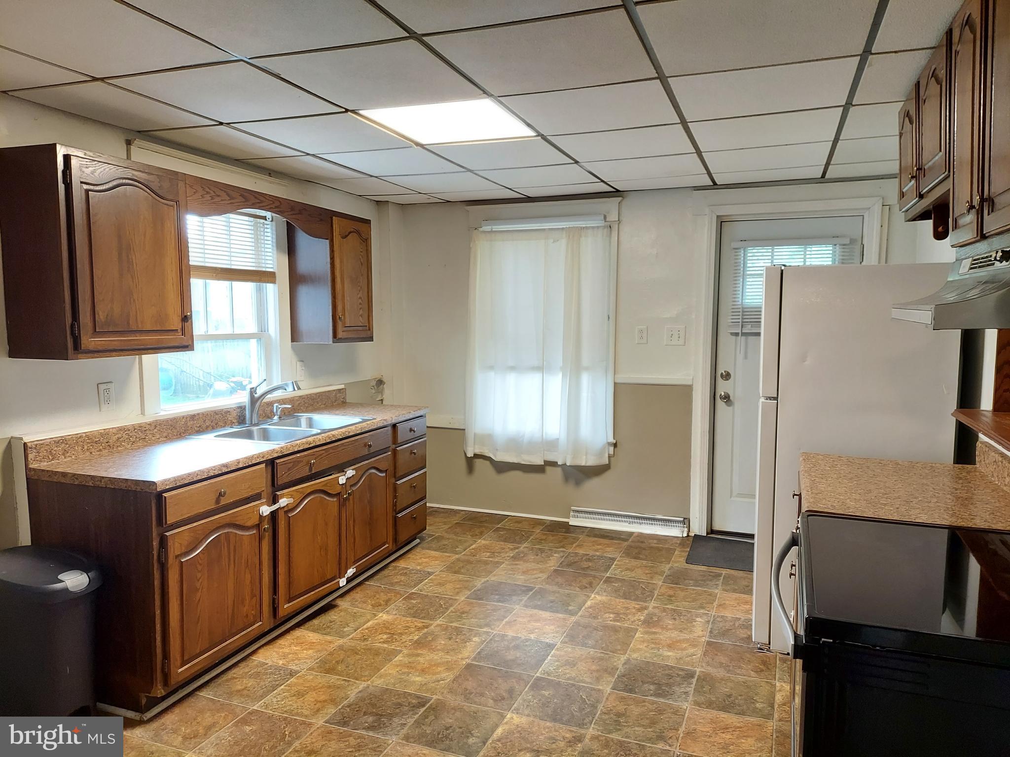 BOUNDARY AVE - Residential Lease