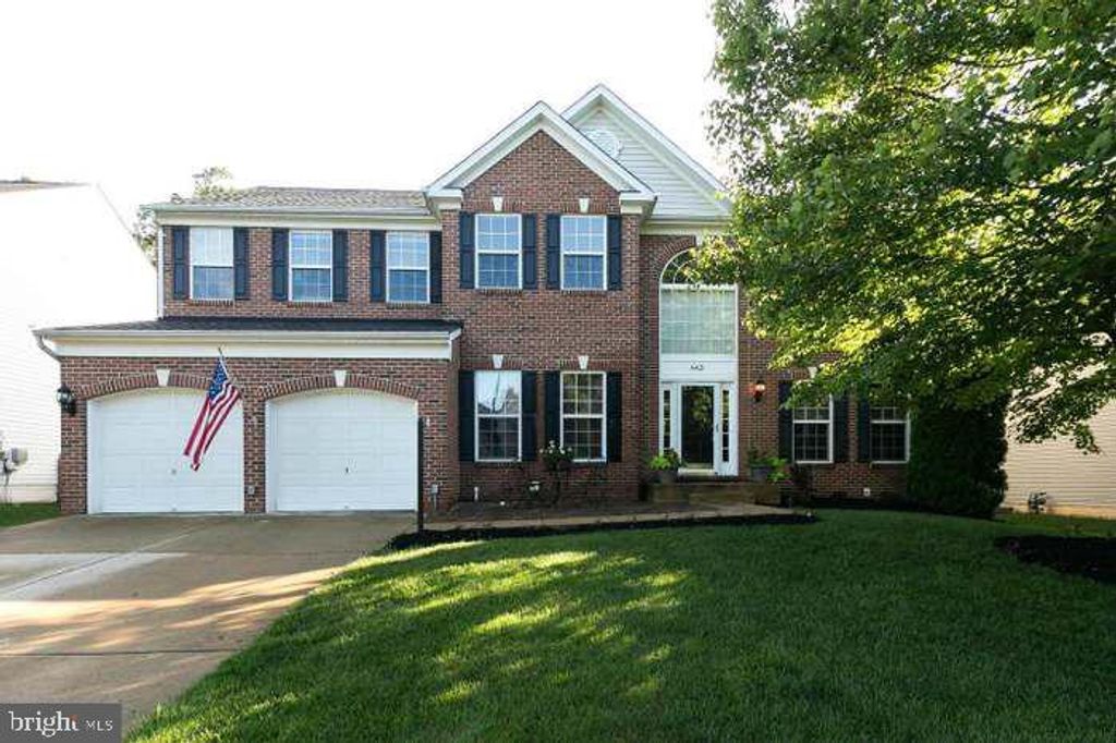 Photo of 6421 Colonial Village Loop, MANASSAS, VA 20112 (MLS # VAPW2105646)