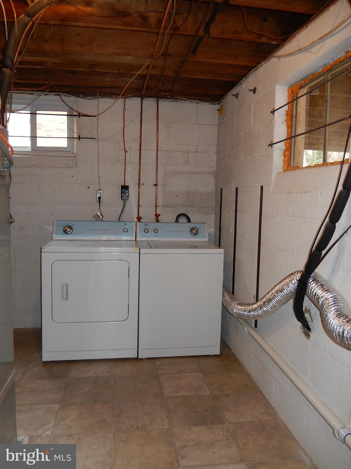 DALE CITY - Residential Lease