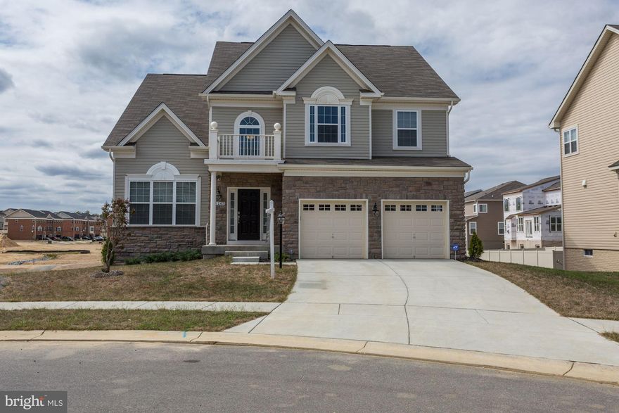 Attractive home in White Plains new to the market! This stunning home is a rare find, with all of the nicestfinishing touches. There is not a detail spared in making this home look remarkable. You're going to love the entertainment space for your family & seating people in your brand new designer gourmet kitchen. Breathtaking hardwood floors and just minutes from the heart of White Plains MD