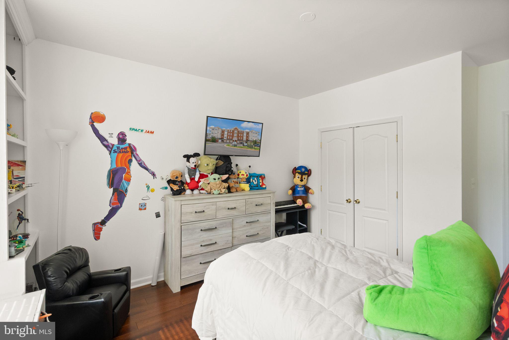 THE RESERVE CONDOMINIUMS - Residential Lease