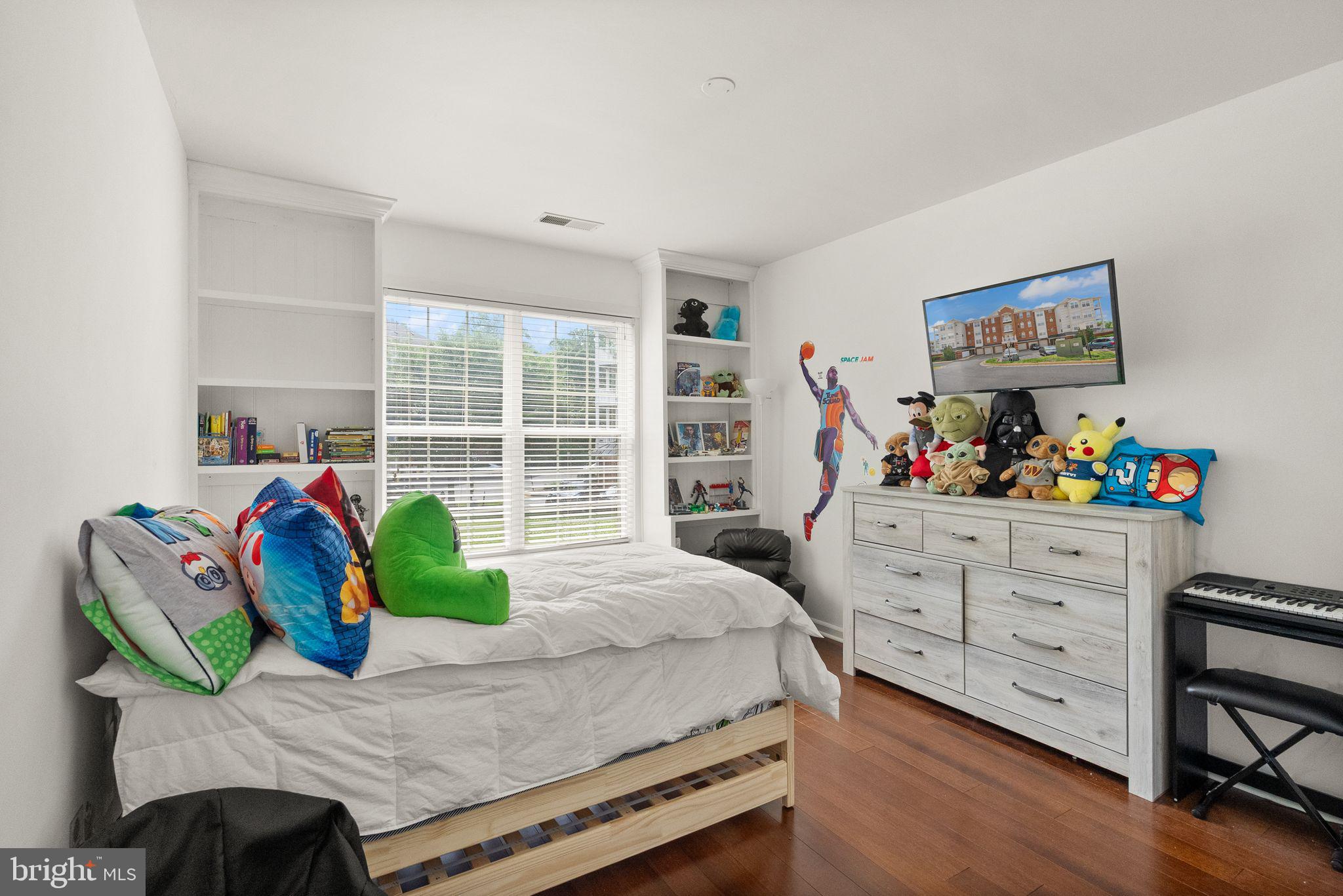 THE RESERVE CONDOMINIUMS - Residential Lease