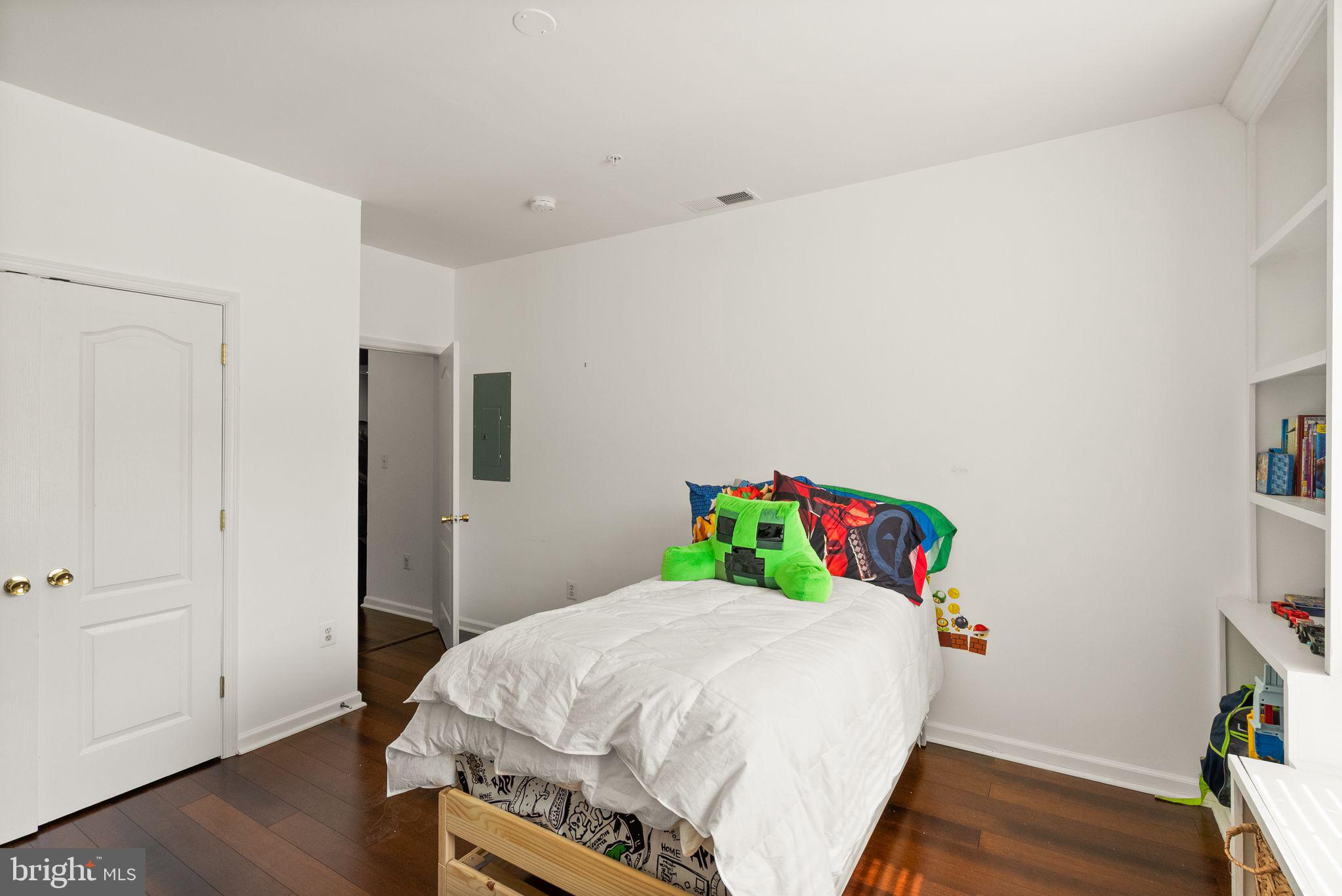 THE RESERVE CONDOMINIUMS - Residential Lease