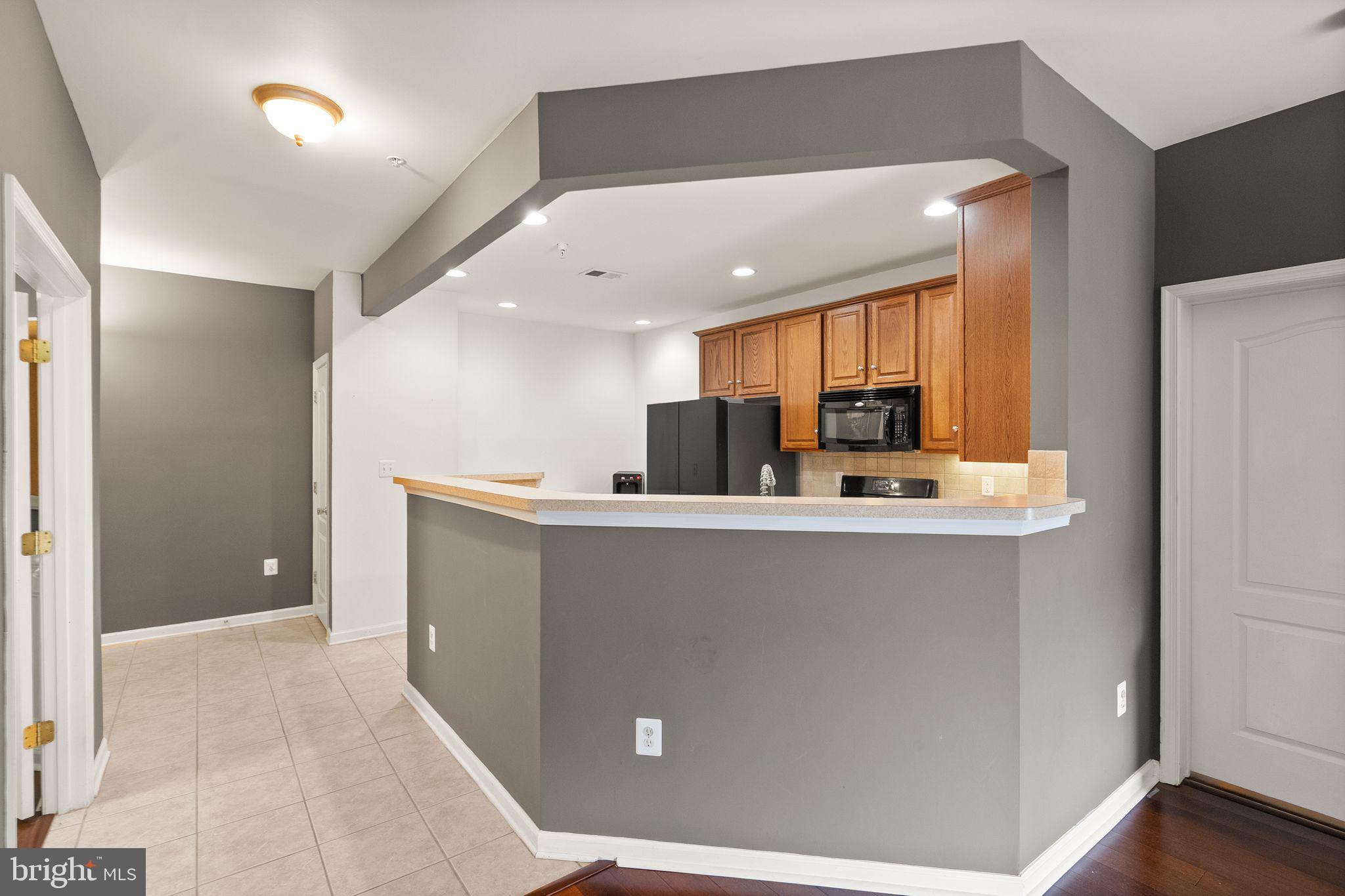 THE RESERVE CONDOMINIUMS - Residential Lease