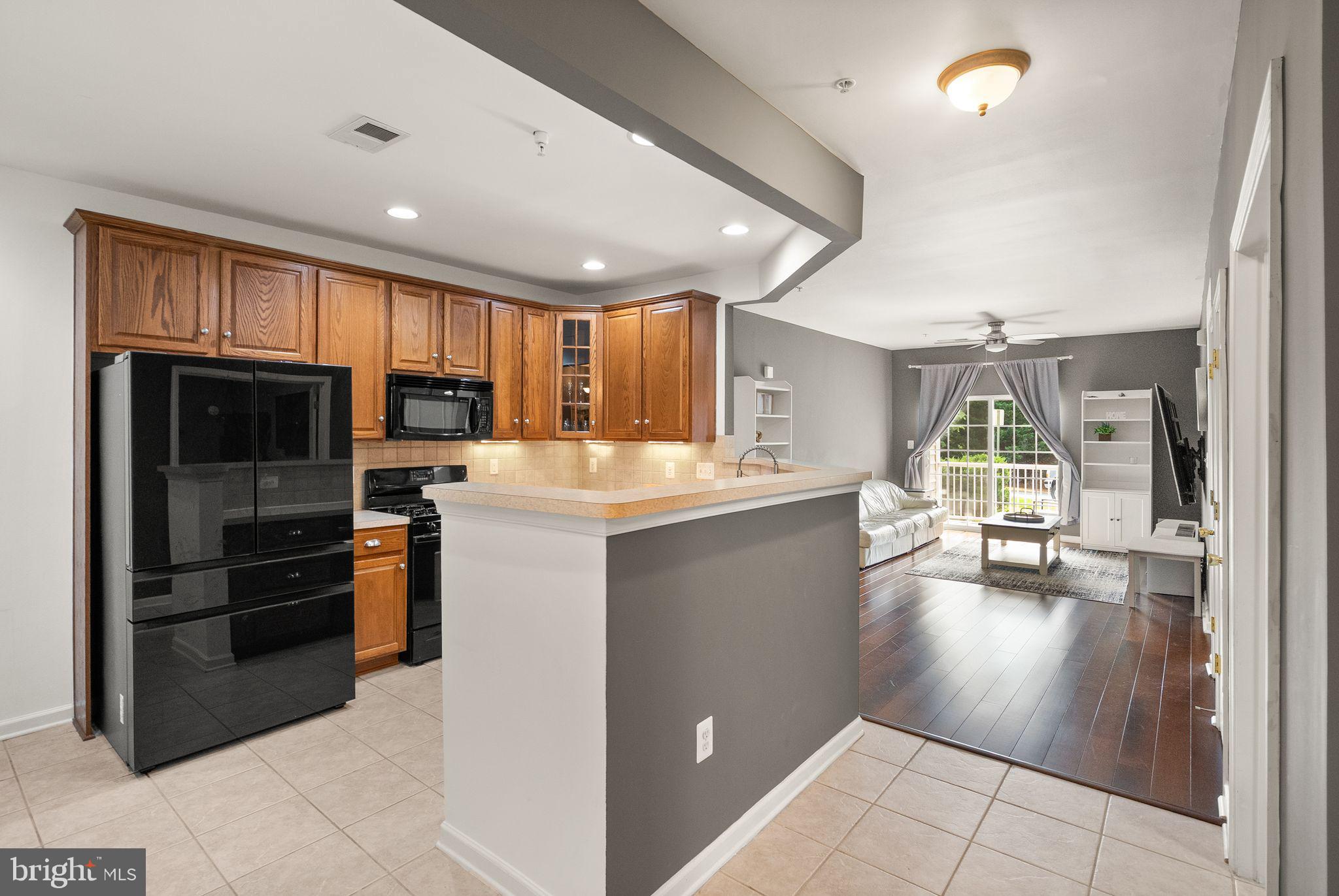 THE RESERVE CONDOMINIUMS - Residential Lease