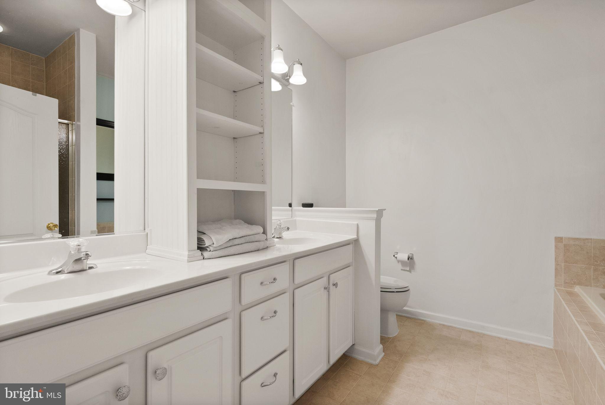 THE RESERVE CONDOMINIUMS - Residential Lease