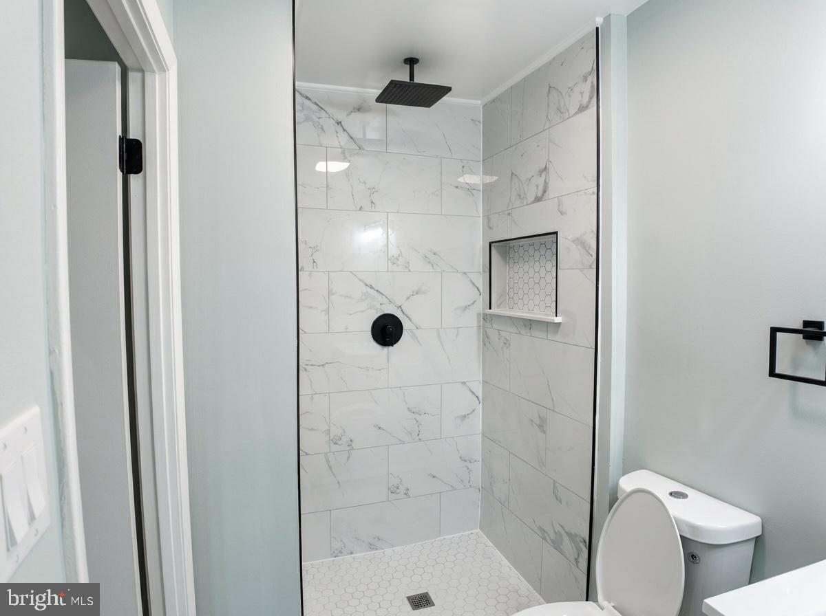 SEVEN COURTS - Residential