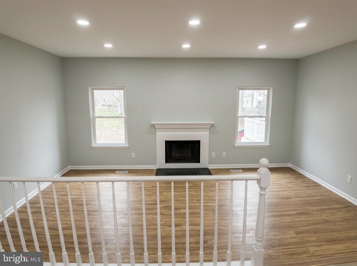 SEVEN COURTS - Residential