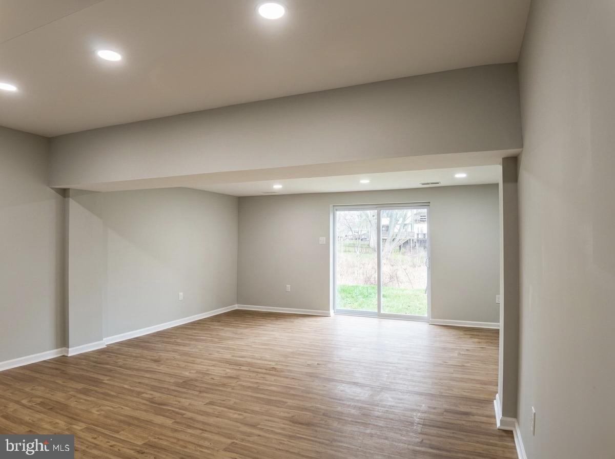 SEVEN COURTS - Residential