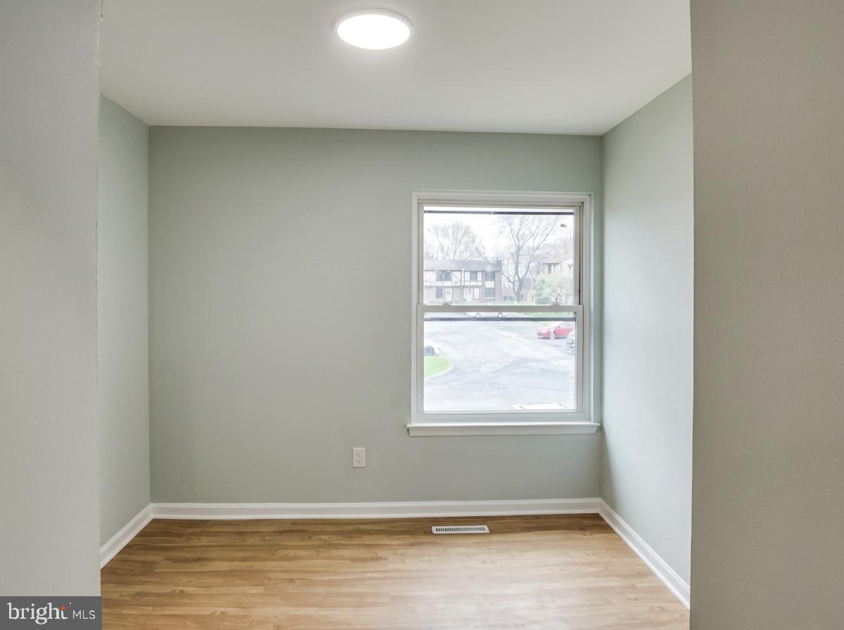 SEVEN COURTS - Residential