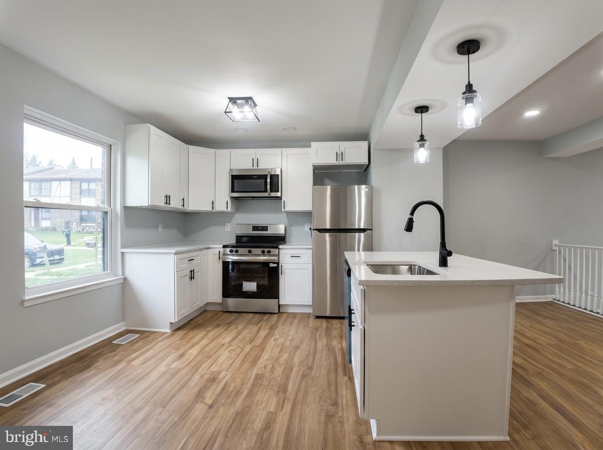 SEVEN COURTS - Residential