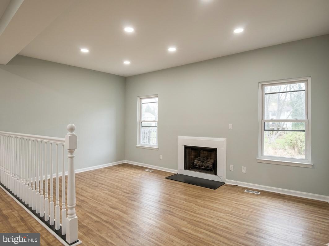 SEVEN COURTS - Residential