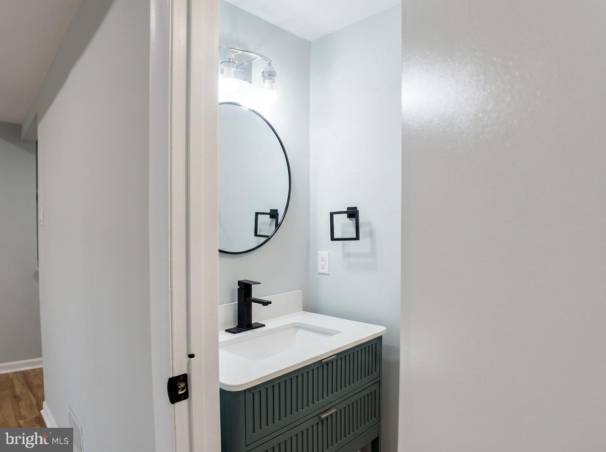 SEVEN COURTS - Residential