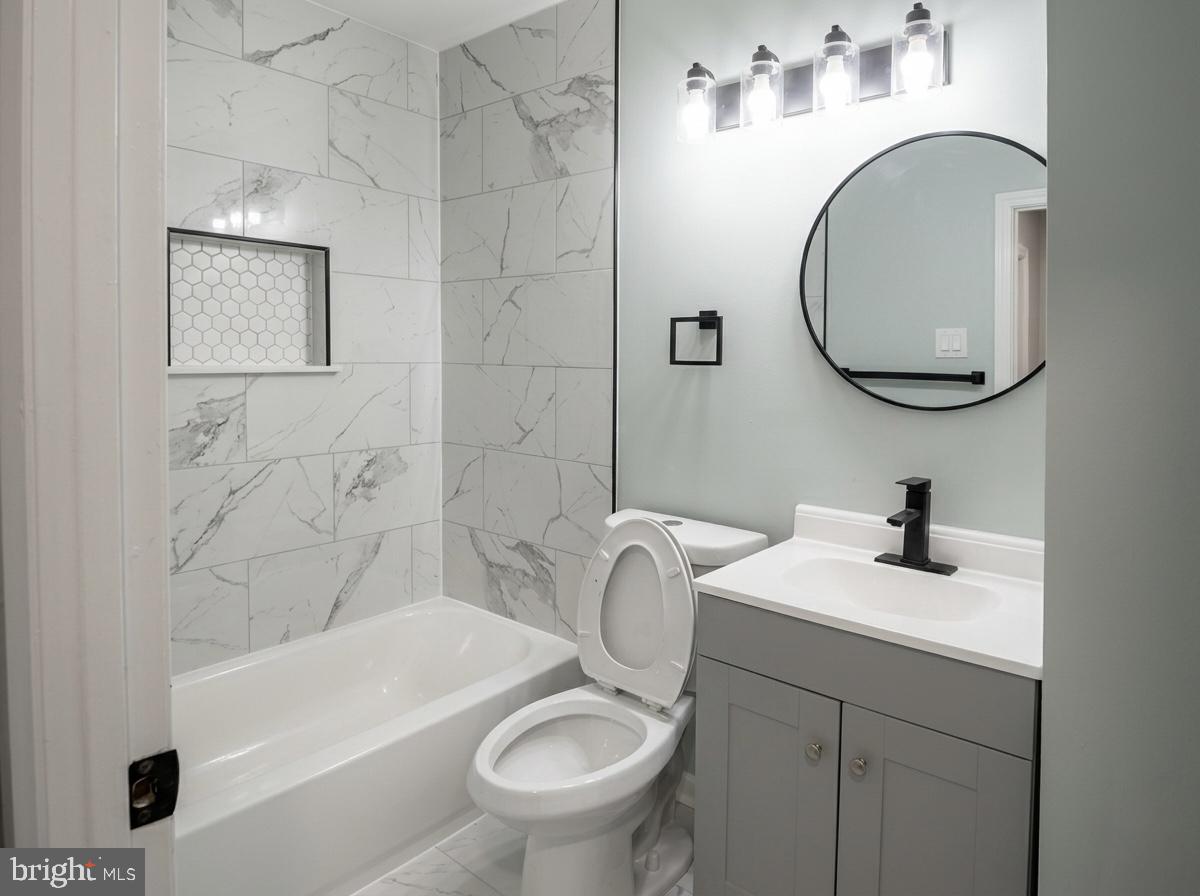 SEVEN COURTS - Residential