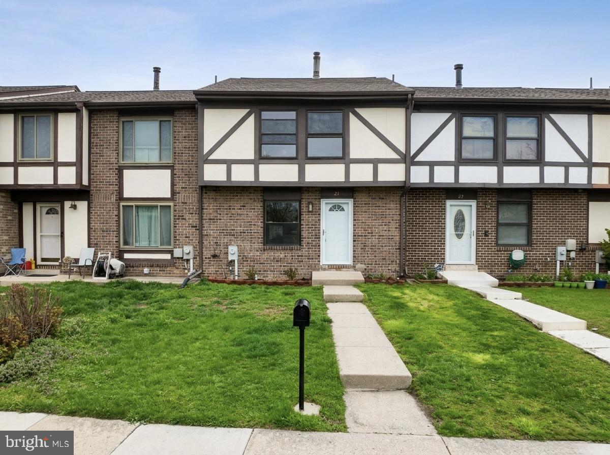 SEVEN COURTS - Residential