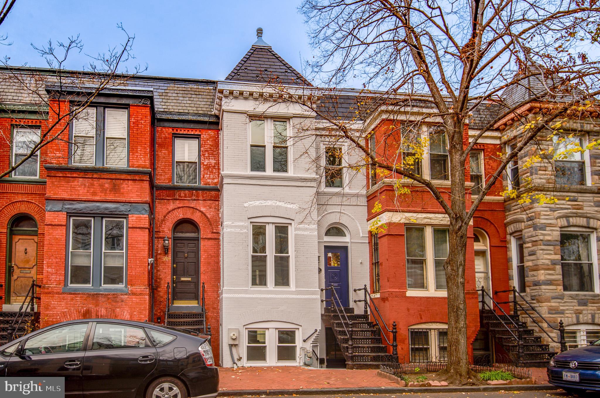 1208 LINDEN PLACE NE