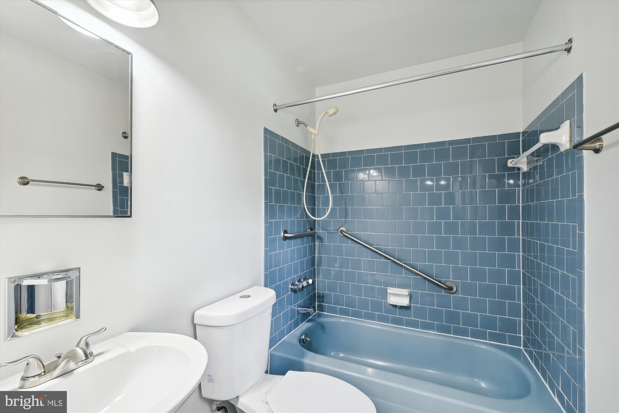 WOODBRIDGE VALLEY - Residential