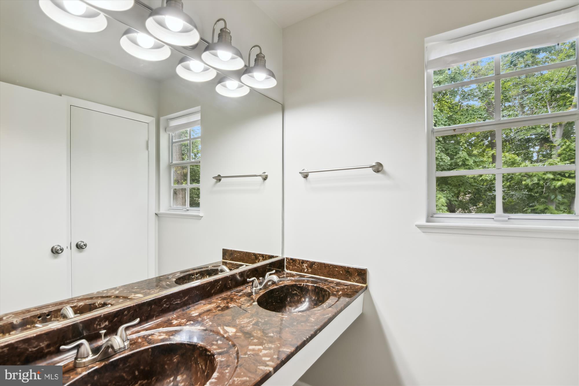 WOODBRIDGE VALLEY - Residential