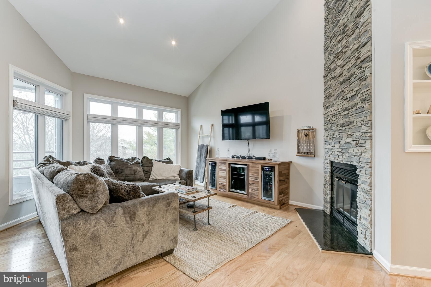 LAKE HERON CONDO - Residential