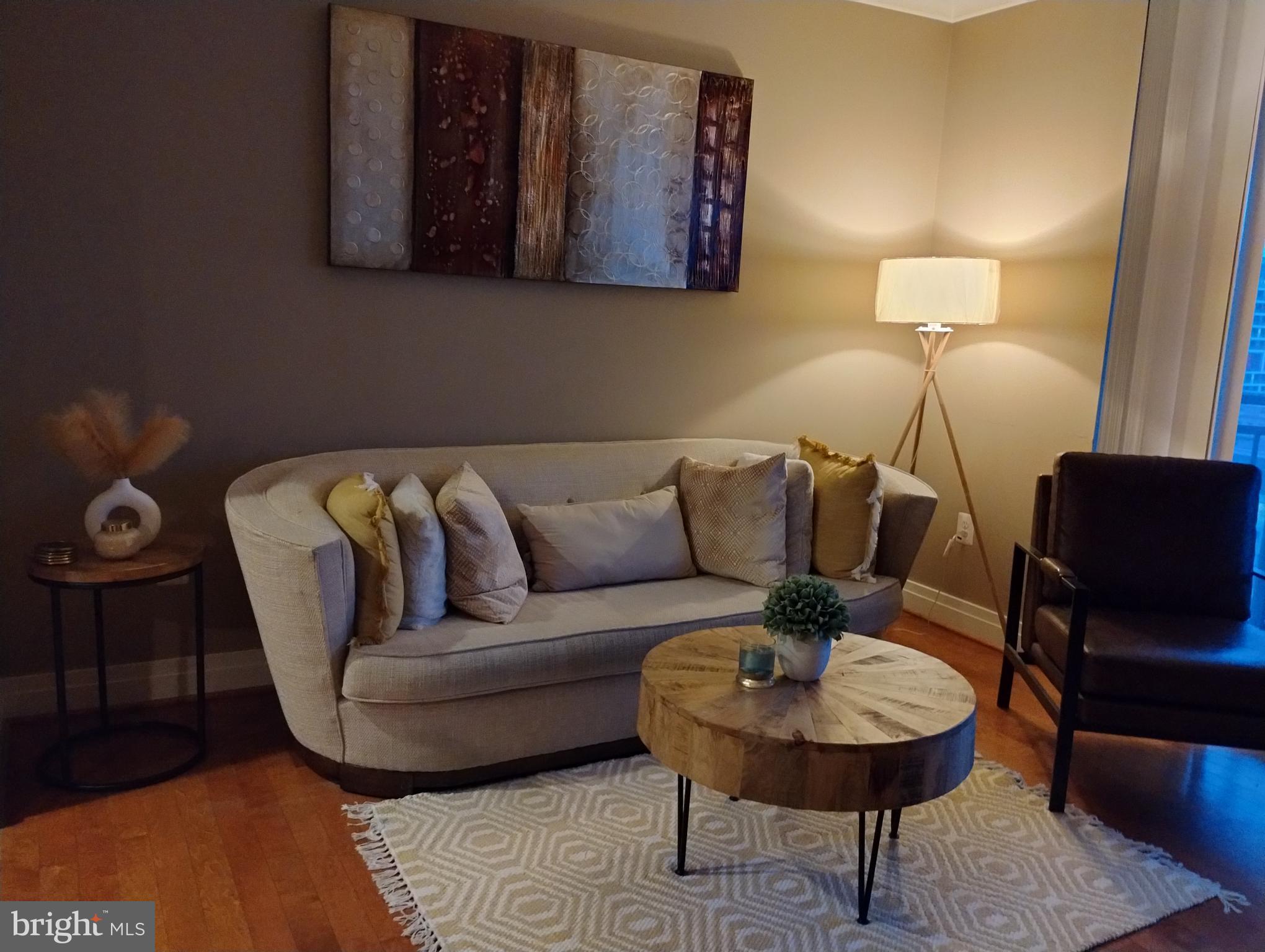 DOWNTOWN - Residential Lease