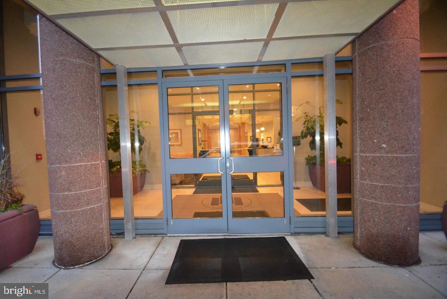 DOWNTOWN - Residential Lease