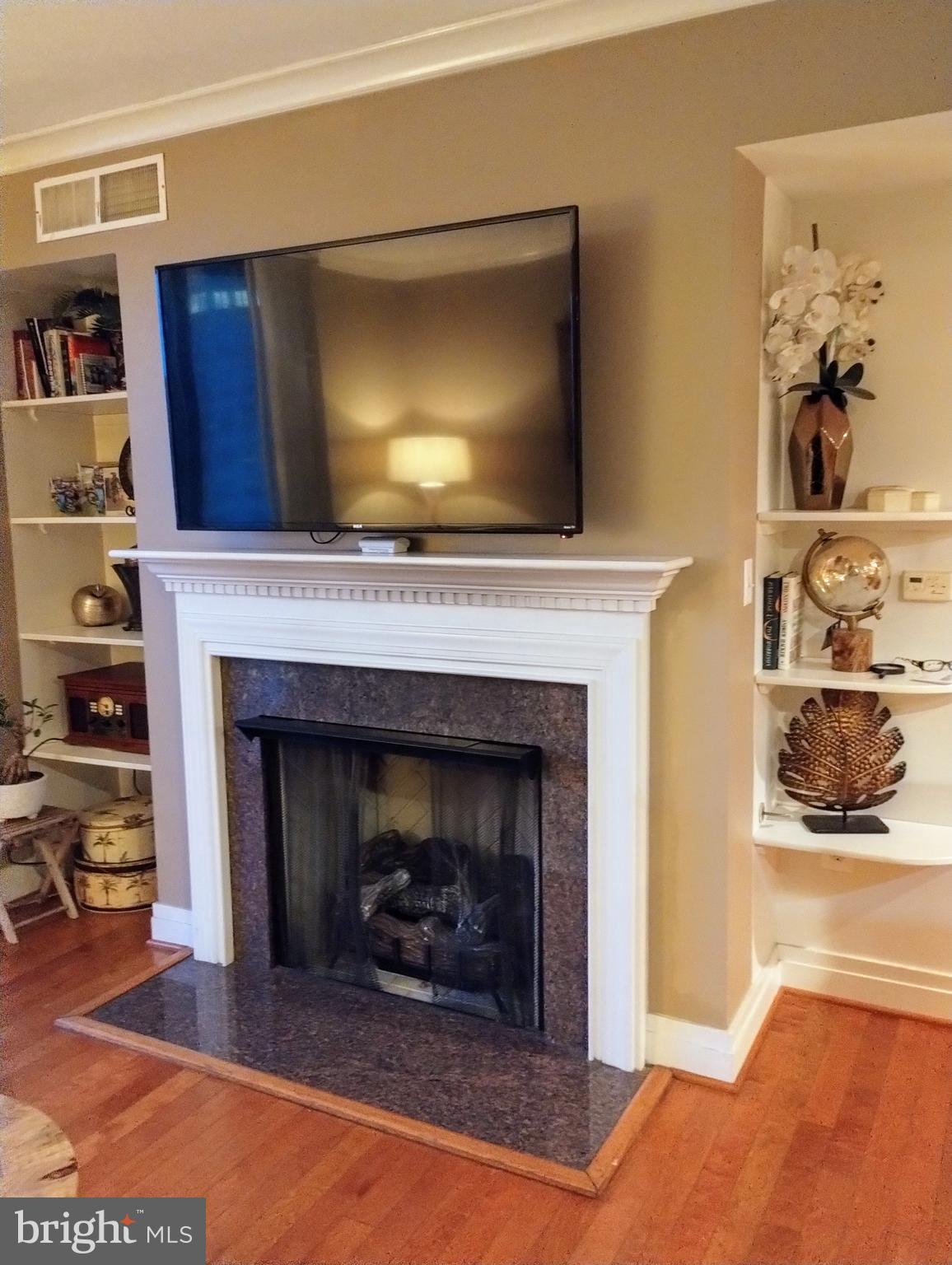 DOWNTOWN - Residential Lease