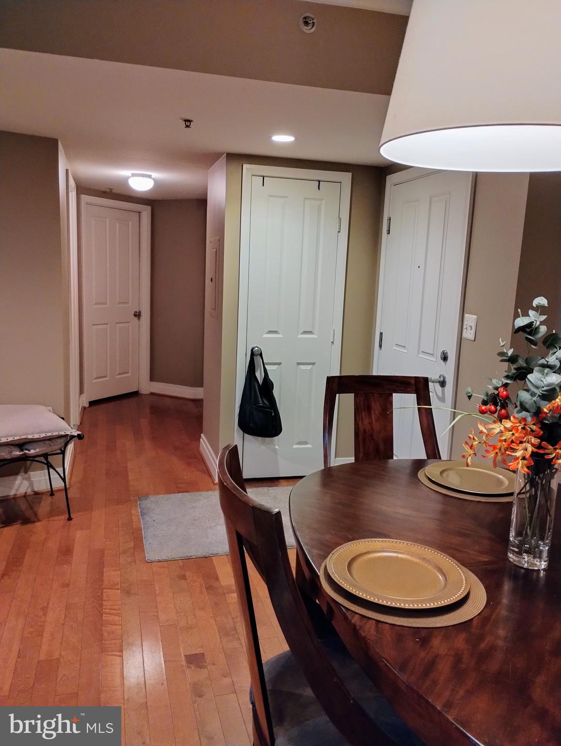 DOWNTOWN - Residential Lease