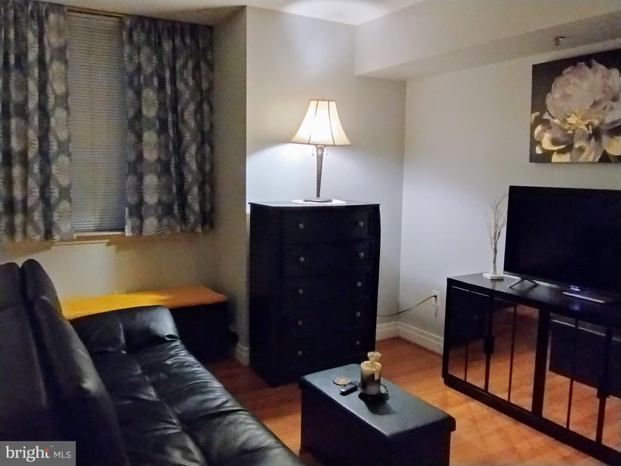 DOWNTOWN - Residential Lease
