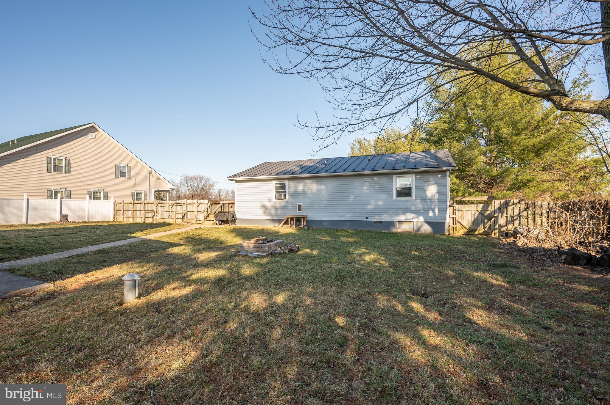 RUSSELL'S PARADISE - Residential