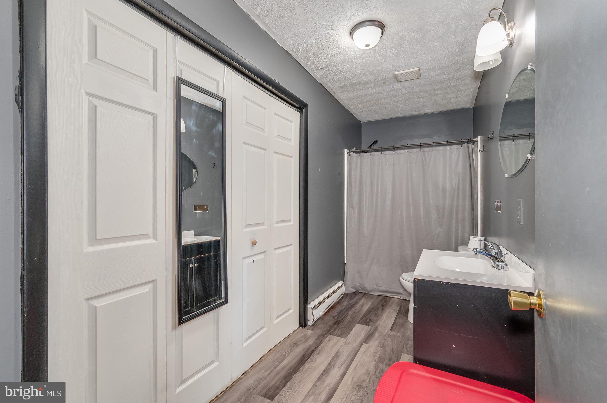 RUSSELL'S PARADISE - Residential