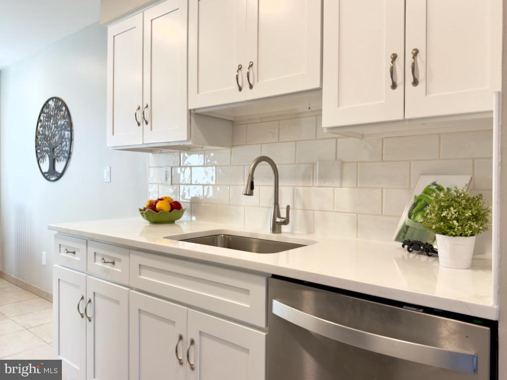 807 SUMMIT CHASE DRIVE