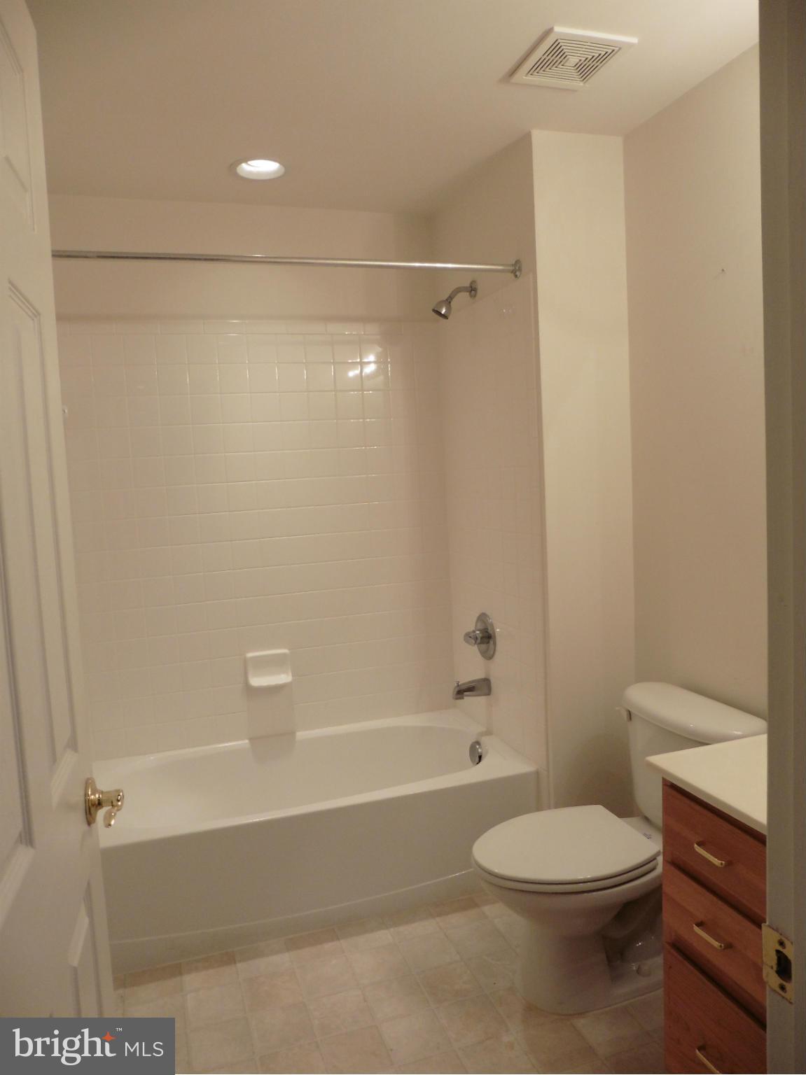 RED BUD RUN - Residential Lease